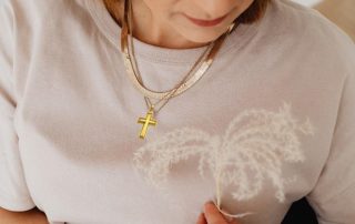 buying gold chain jewelry has many benefits