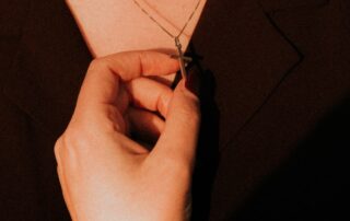 7 Reasons for Buying a Gold Cross Necklace