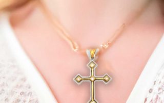 5 Reasons Why Every Woman Should Buy a Gold Cross Necklace