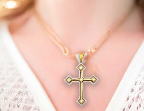 5 Reasons Why Every Woman Should Buy a Gold Cross Necklace