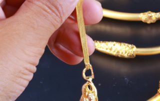 How to Recognize Genuine Gold from Fake Gold Jewelry